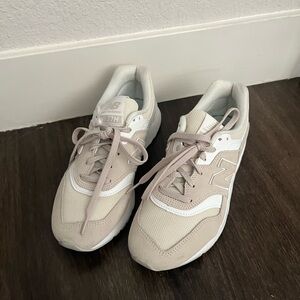 New Balance Women's Cream Sneakers